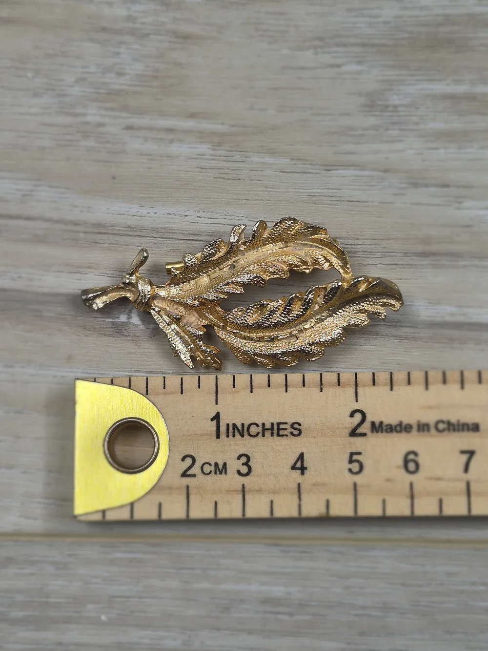 Vintage 1960s Gold Tone Feather Leaf Spray Brooch Pin Women Gold Excellent